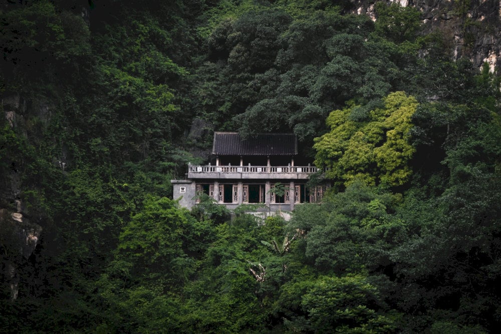Am Tien Pagoda is located separately on the top of the mountain 